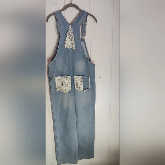 NWT!! POL, Chic Overalls with Embroidery Detail. Size M - Picture 8 of 12